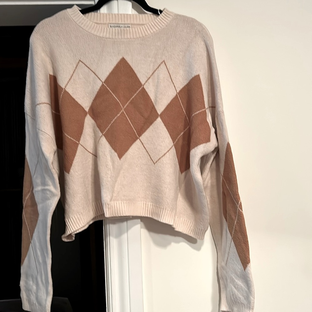 Sincerely Jules cream sweater with diamond pattern on front and down sleeves.